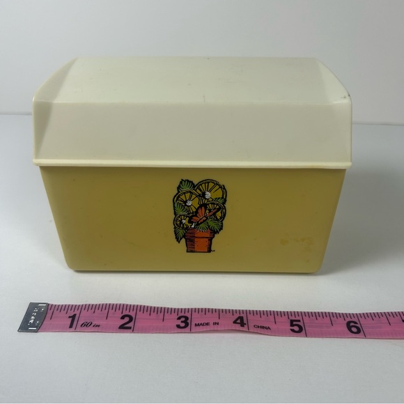 Vintage Plastic Recipe Box Flowers Flip Top Lid with Some Recipes Lemon Bush - Picture 3 of 8